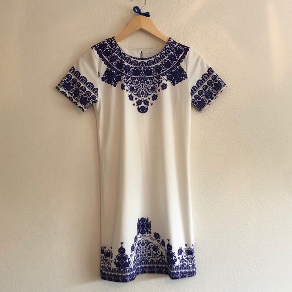 Dresses & Skirts - Stunning White And Blue Dress